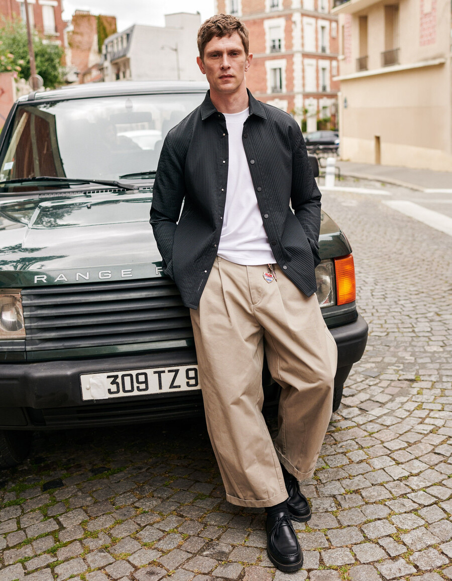 beige herrenhose mit lockerer passform
