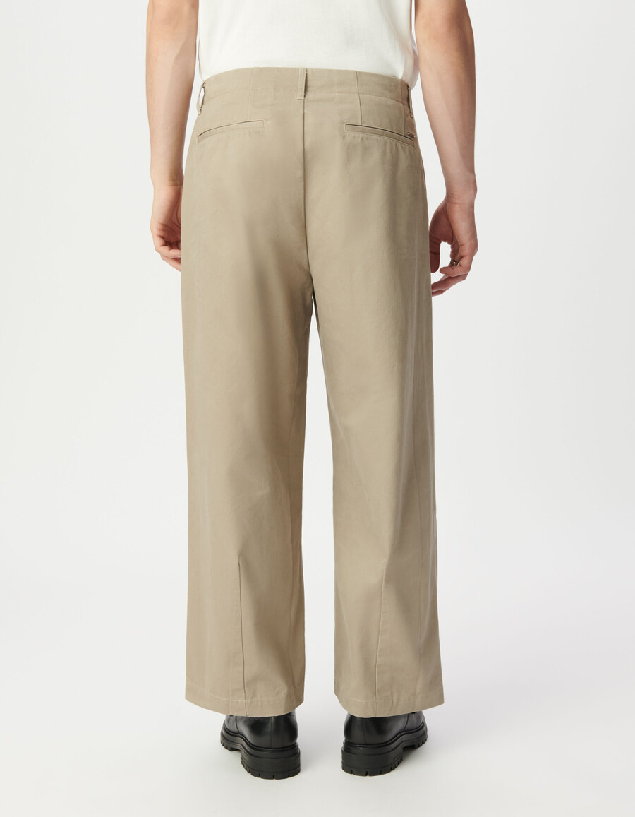 beige herrenhose mit lockerer passform