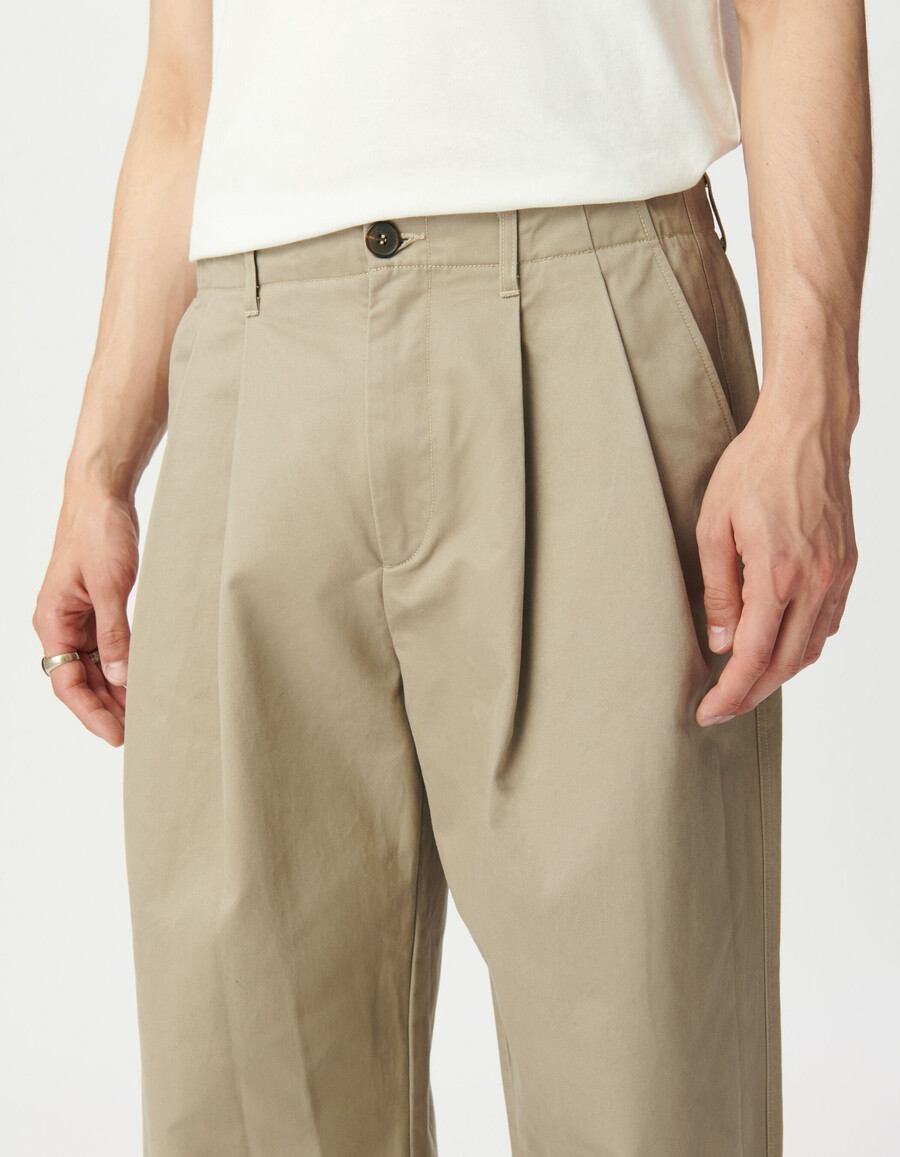 beige herrenhose mit lockerer passform